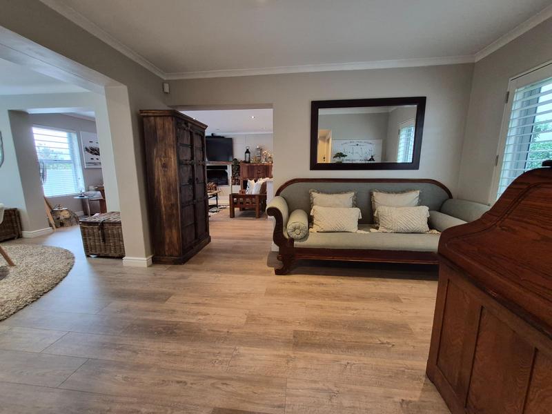 To Let 4 Bedroom Property for Rent in Oude Westhof Western Cape